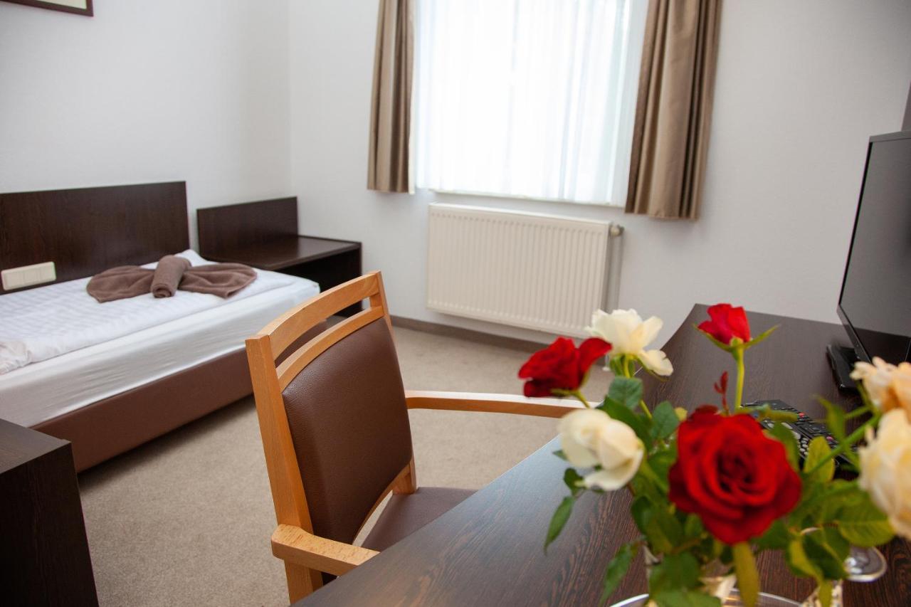 Seehotel Zum Loewen Strasen Екстер'єр фото