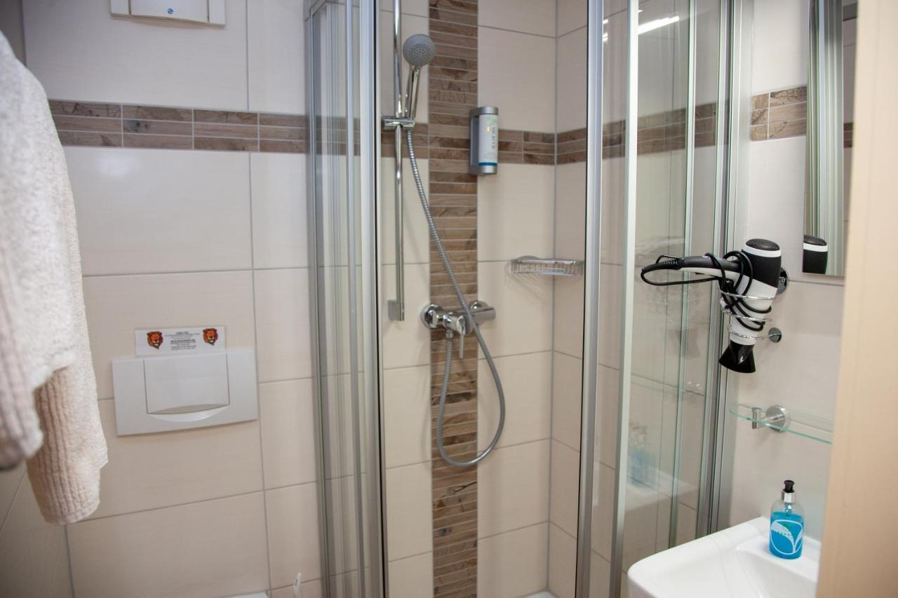 Seehotel Zum Loewen Strasen Екстер'єр фото